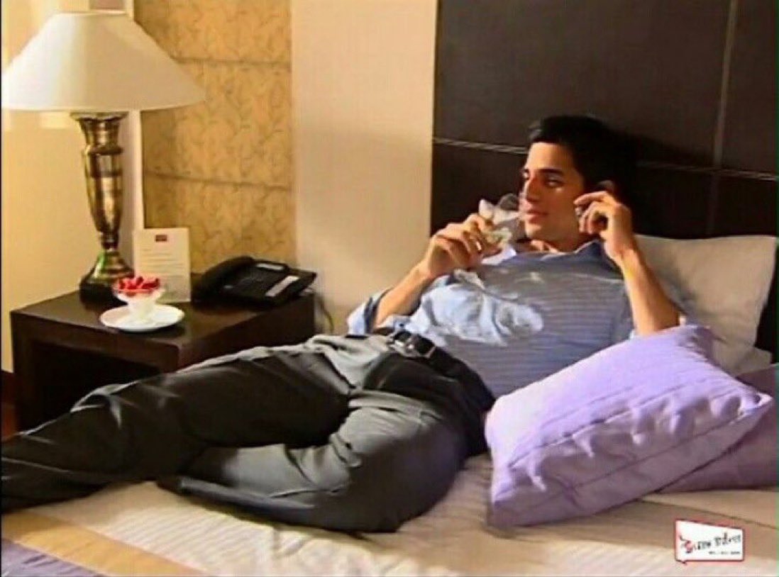 Sidharth waiting for Kiara to come back home after RC15 6949384737th shoot