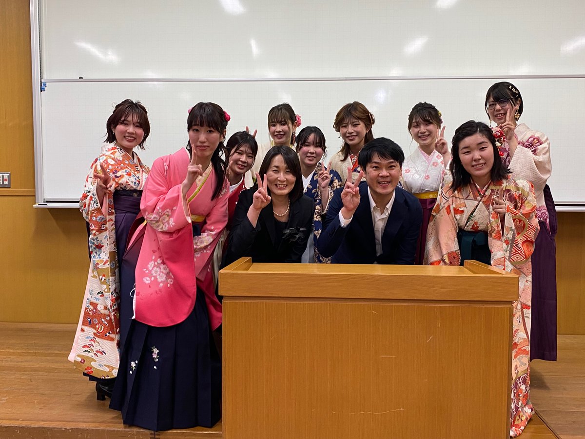 priop_cri_univ's tweet photo. 本日は学位授与式でした。当教室からは、9名の学部生と1名の修士修了生が修了・ご卒業されました。おめでとうございます！！！皆様、これからもますますご活躍ください！！！！ https://t.co/WdZh7twa0z