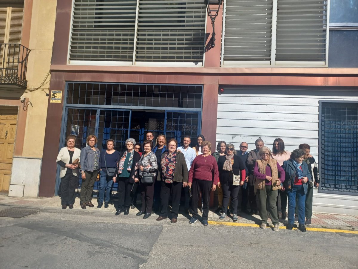 JaenJunta's tweet photo. 👉 La Junta desbloquea la puesta en marcha del Centro de Día de Personas Mayores de Torres.

@AngelaHidalgo07, delegada de @IgualdadAND, visita las nuevas dependencias, que estarán en funcionamiento de forma inminente, junto al alcalde del municipio, Roberto Moreno. https://t.co/ppvp90Ablf