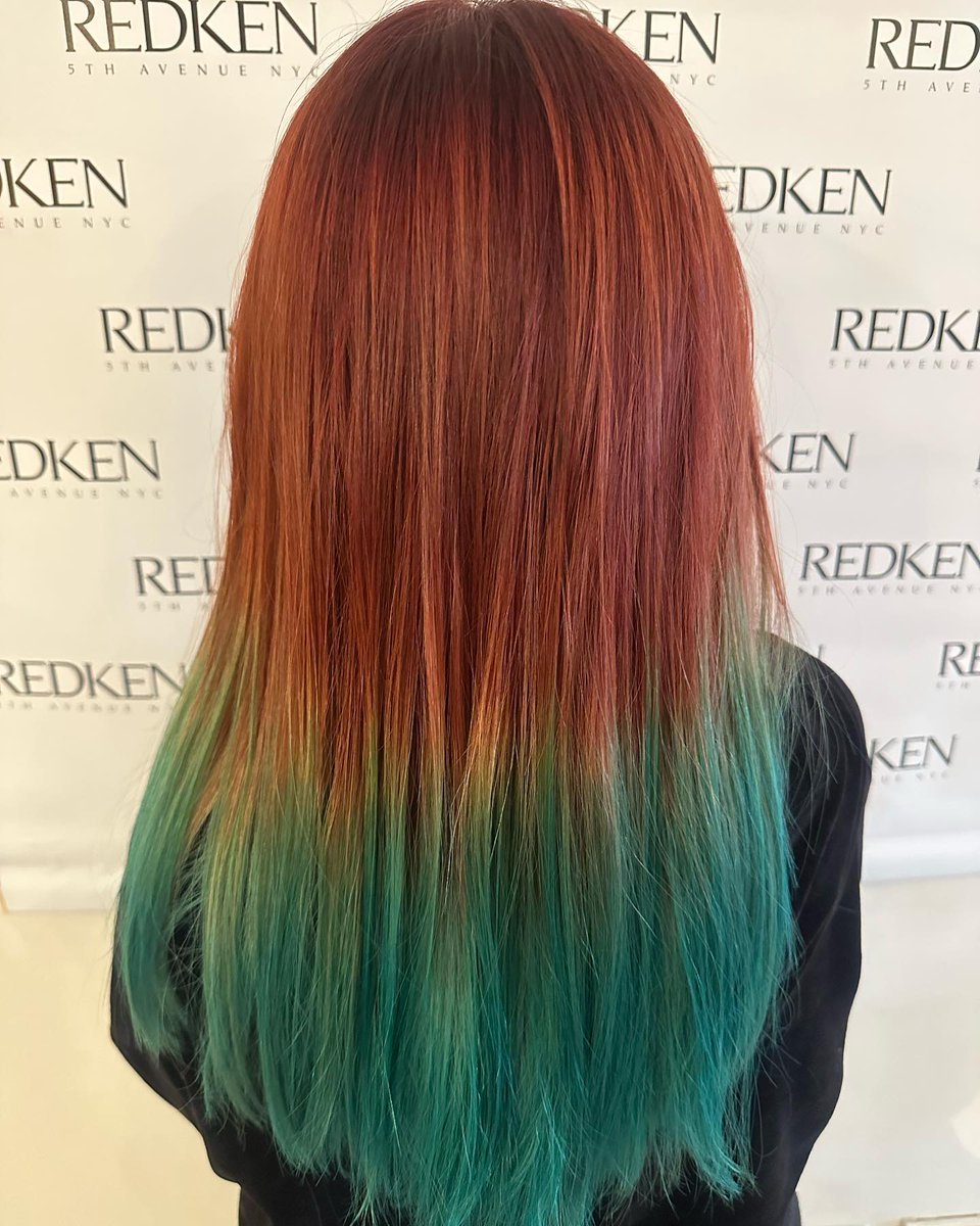 FreshSalonNspa's tweet image. What a beautiful transformation of colours! Taken from the inspiration picture in the center! Had lots of fun with this one! @theresa.mccullough #redkencoverfusion #redcopper #pulpriotartistry #freshsalonandspa #guelphontario #nofilter #tranformation #redblue