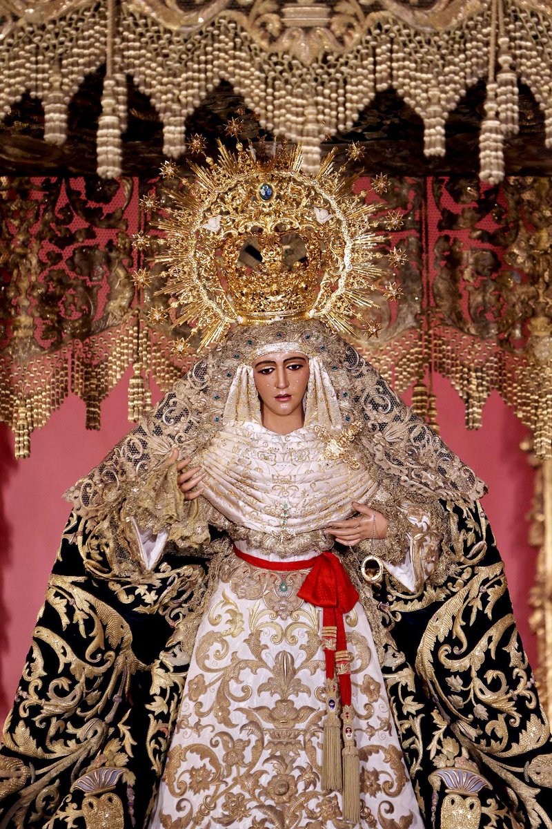 EspDeTriana's tweet photo. #ACTUALIDAD | Nuestra Señora de la #Esperanza, en su paso de palio a la espera de una nueva Madrugada del Viernes Santo

Galería ➡️ https://t.co/HPG4MEUV9M

#EsperanzaDeTriana https://t.co/iw4oqTBTZW