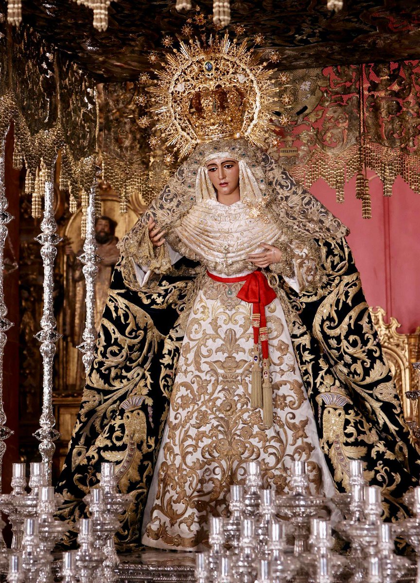 EspDeTriana's tweet photo. #ACTUALIDAD | Nuestra Señora de la #Esperanza, en su paso de palio a la espera de una nueva Madrugada del Viernes Santo

Galería ➡️ https://t.co/HPG4MEUV9M

#EsperanzaDeTriana https://t.co/iw4oqTBTZW