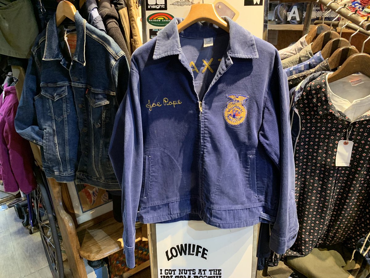 outsidekawasaki's tweet photo. USED FFA
Corduroy Jacket
Made In USA 🇺🇸
Size 46
L〜XLぐらい
Price ¥19580 Taxin
アメリカ製🇺🇸
短めな丈!
色落ち感のあるネイビー!
TEXAS!!!
刺繍も抜群です!
#川崎 #古着 #川崎古着マップ #ffa #ffajacket #ffaジャケット #ffaコーデュロイジャケット #コーデュロイジャケット #アメリカ製 https://t.co/9z7IEJCm3Z