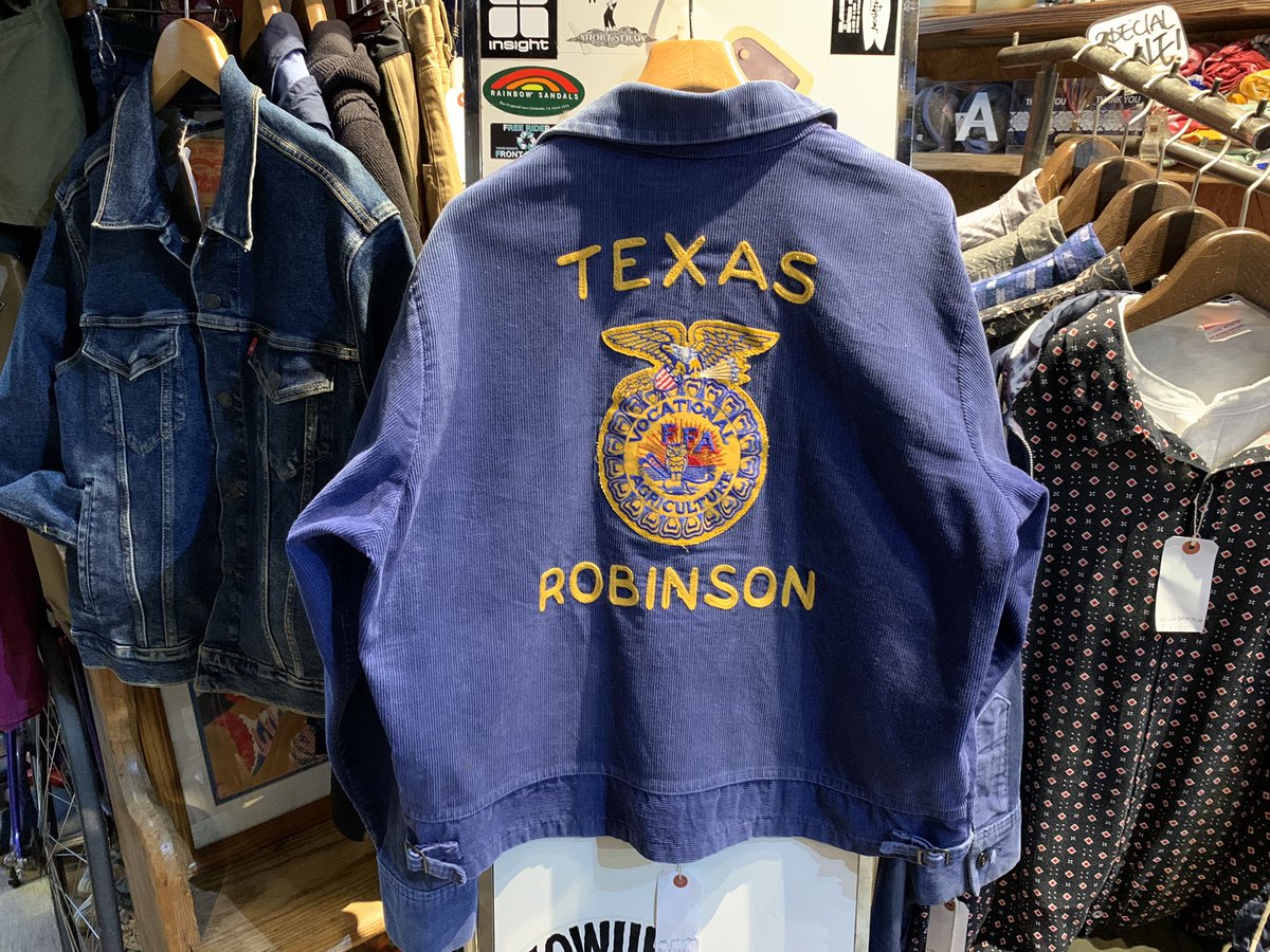 outsidekawasaki's tweet photo. USED FFA
Corduroy Jacket
Made In USA 🇺🇸
Size 46
L〜XLぐらい
Price ¥19580 Taxin
アメリカ製🇺🇸
短めな丈!
色落ち感のあるネイビー!
TEXAS!!!
刺繍も抜群です!
#川崎 #古着 #川崎古着マップ #ffa #ffajacket #ffaジャケット #ffaコーデュロイジャケット #コーデュロイジャケット #アメリカ製 https://t.co/9z7IEJCm3Z