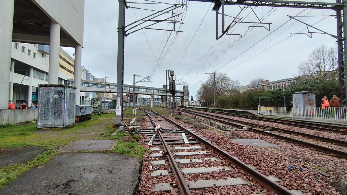 Un passage à niveau tout neuf !!!! 🚊🚧🔥✊

#Lorient #manifestation #manif23mars #MacronLaHonte #Bretagne