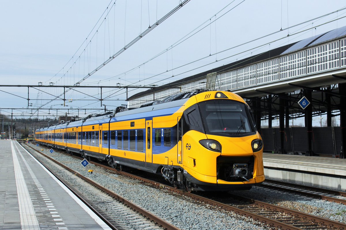 erwinstreinen's tweet photo. NS ICNG 3222 te Amersfoort CS, 16 maart
#ns #icng #nsicng #coradia #coradiastream #intercity #intercitynieuwegeneratie #rotterdam #electricmultipleunit #treinspotter #trainspotting #eisenbahn #zug #zugbilder #railway #highspeedtrain #treinleven #amersfoort #amersfoortcentraal https://t.co/S7bcFtXI6d