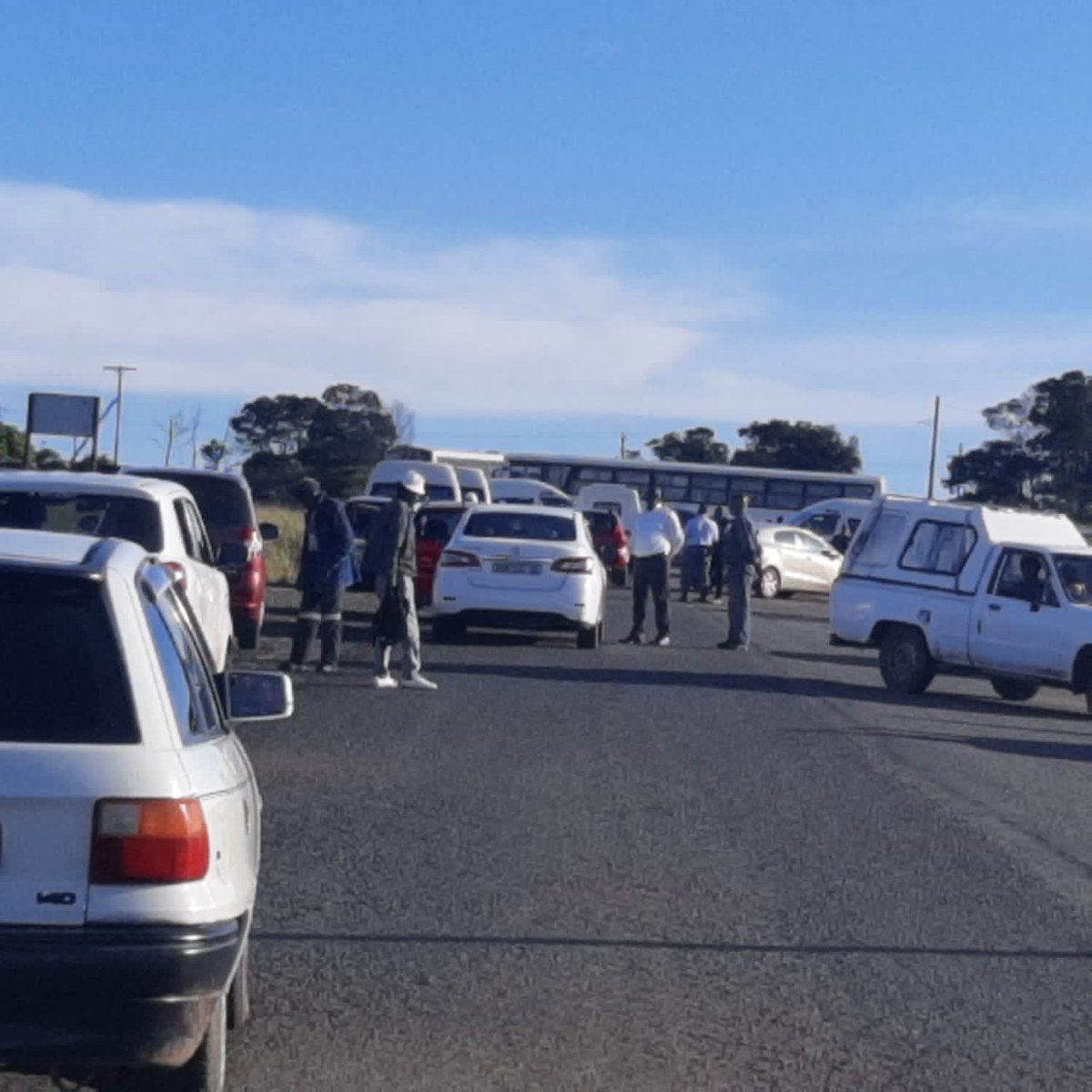 #Santaco has barricaded road between Butterworth &amp; Centane. Trucks &amp; light vehicles not moving. Where are the soldiers deployed until month end? Where's that Transport Minister who threatened Bus Operators the other day?