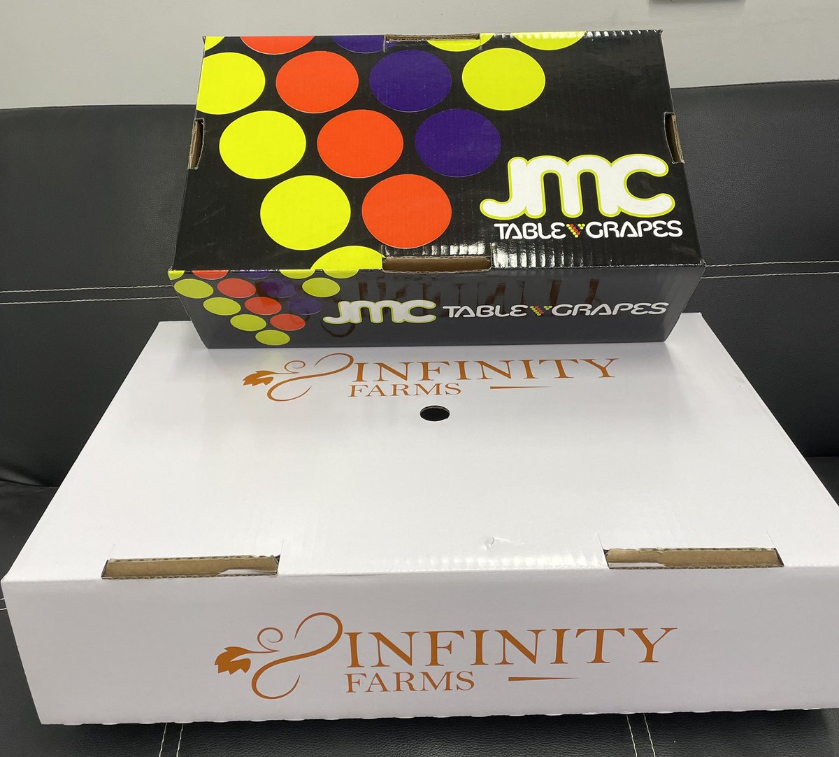 JAdamsSSDD's tweet image. Table grape box design certainty has come along way…from colourful family designs to simple but classy, high end looking…#eatwithyoureyes