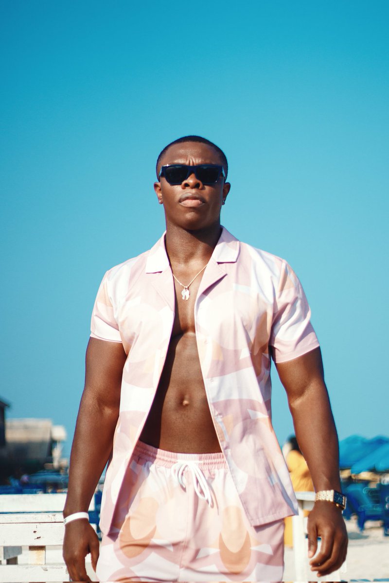 I want to collaborate with <a href="/KiDiMusic/">Eduardo</a> <a href="/1RealJoeyB/">Joey B</a> <a href="/blacksherif_/">IRON BOY</a> among many other amazing talents.

- <a href="/IAM1UCID/">1UCID</a> 

#RyseNShYne