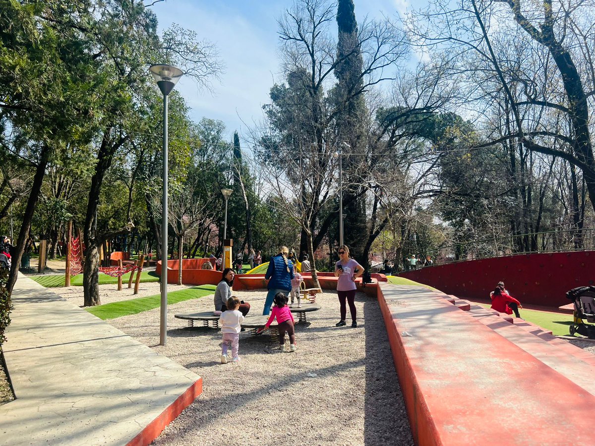 aprtirana's tweet photo. Mirëmëngjes nga këndi i lojërave në Parkun e Liqenit!⛹️🌳🛝☘️🤸
#Luaj@Tirana
#parkuiliqenit
#playeverywhere
#nature https://t.co/CMw8hiFc5X