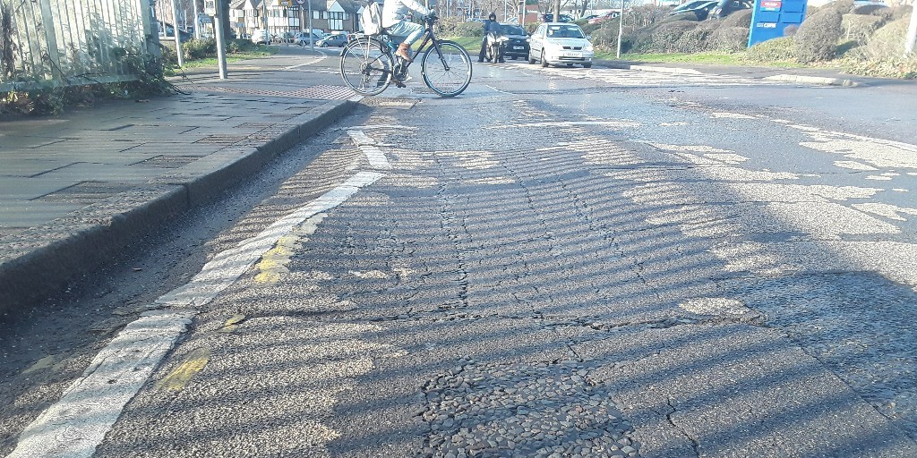 Essex Highways (@essexhighways) on Twitter photo 2023-03-23 09:01:14 ⚠️From 3 April VICTORIA ROAD BRIDGE #Chelmsford will be FULLY CLOSED for waterproofing works & toucan crossing upgrade, while extended night closures are needed for road surfacing between Springfield Rd & New St. Please observe signage & allow extra time 👉ow.ly/A0x750NnMgz ⚠️From 3 April VICTORIA ROAD BRIDGE #Chelmsford will be FULLY CLOSED for waterproofing works & toucan crossing upgrade, while extended night closures are needed for road surfacing between Springfield Rd & New St. Please observe signage & allow extra time 👉ow.ly/A0x750NnMgz
