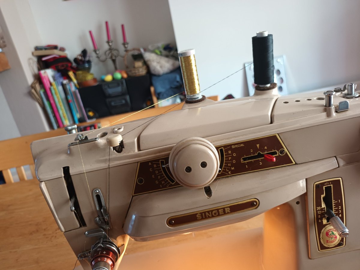 BeverleyPalin's tweet image. Fancy stuff.
#vintagesewing