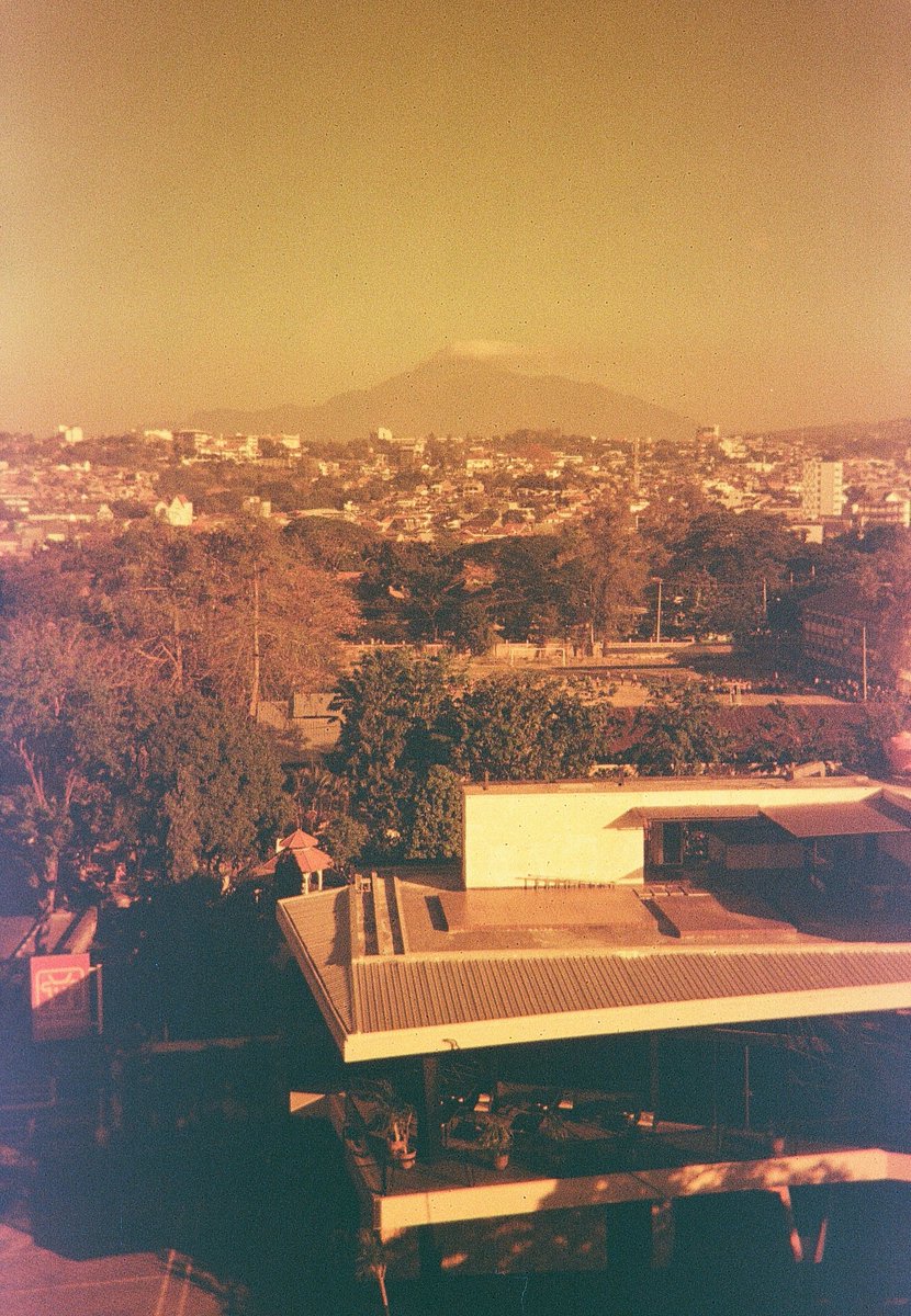 nuo2x2's tweet photo. been scorching HOT in this country recently!!! oh well, cant complain, since I hate cold, lmao #filmphotography #prima35 #film #redscalefilm #redscale #ishootfilm #filmisnotdead #streetphotography #mountain #view #expiredbutshot #nuo2x2 #nuo2x2toycam #plasticcamera #toycam https://t.co/rTWwnrJSOD