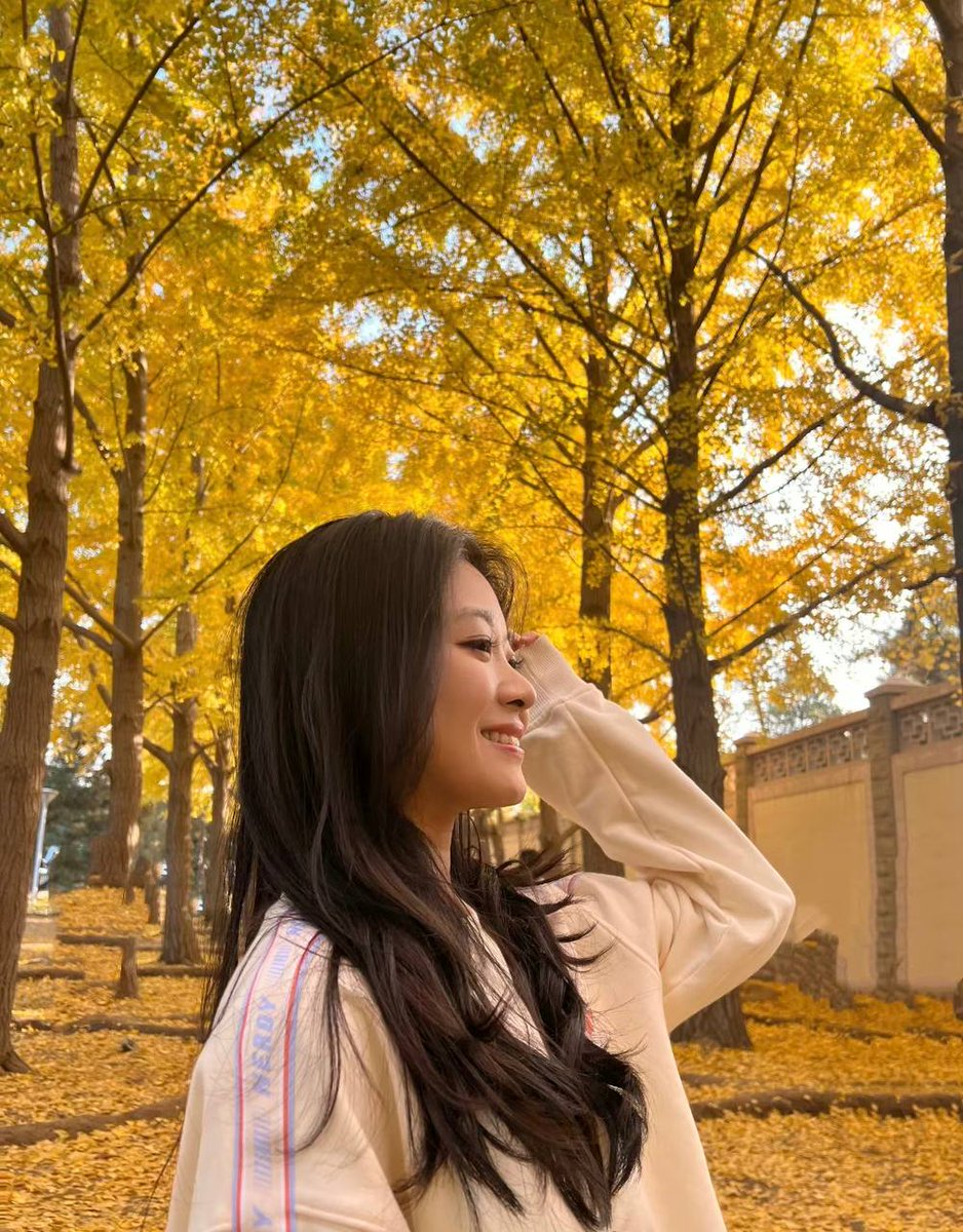 Tingting1995D's tweet photo. Come out for a walk, let the wind blow, take a breath, look at the flowers, let your mind relax, and release the heart that has nowhere to be peaceful https://t.co/pi6th3BUaB