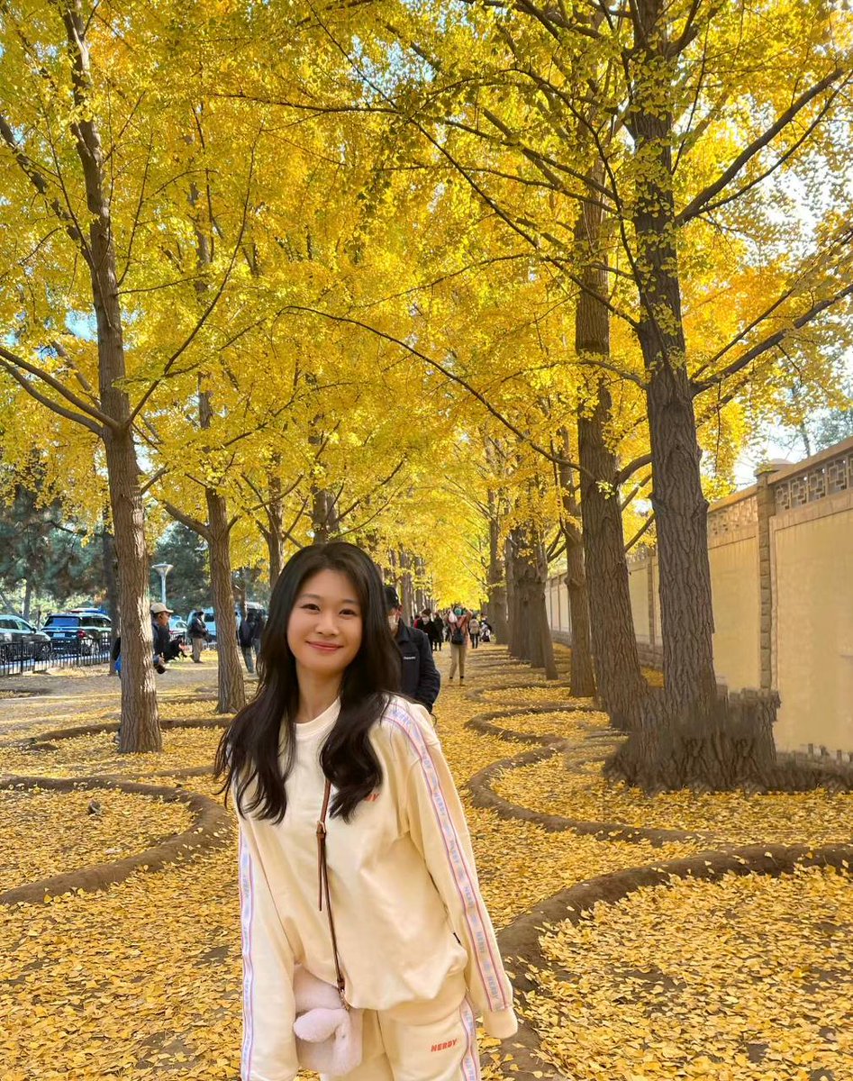 Tingting1995D's tweet photo. Come out for a walk, let the wind blow, take a breath, look at the flowers, let your mind relax, and release the heart that has nowhere to be peaceful https://t.co/pi6th3BUaB