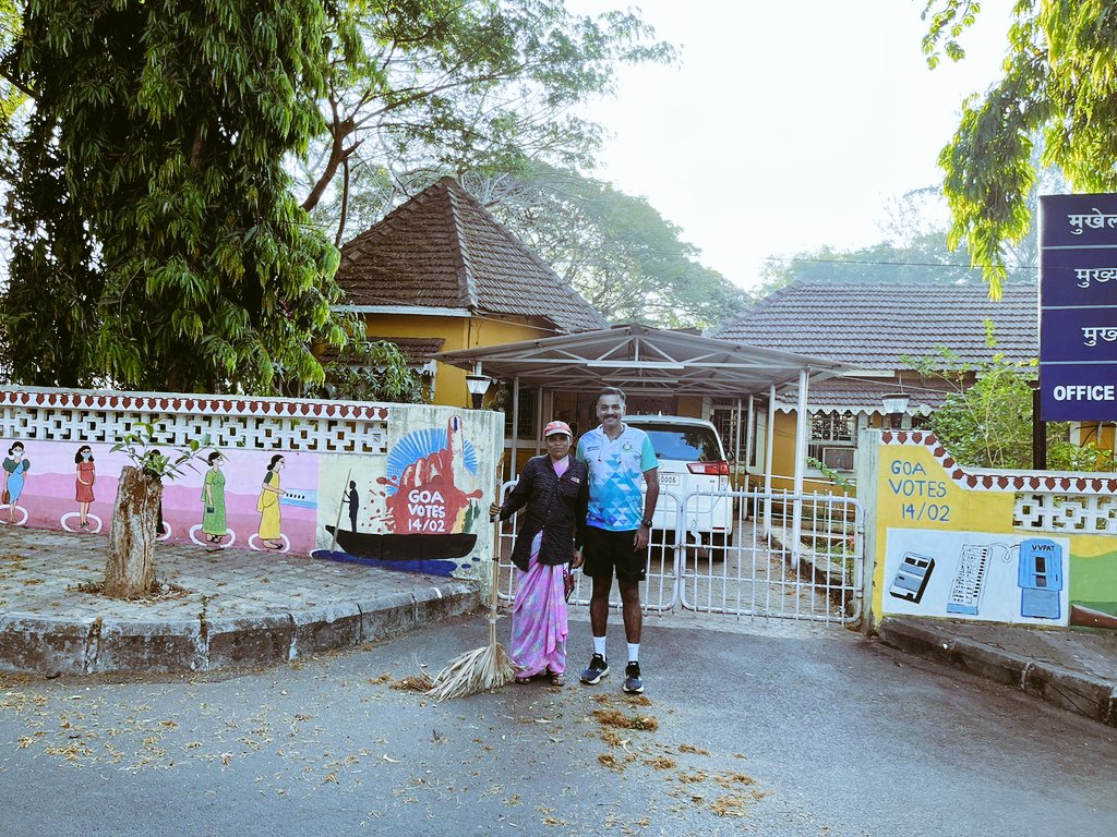 nidhinvalsanips's tweet photo. Let's take a moment to appreciate the immense contribution of cleaning workers in our society. They are the unsung heroes who deserve our respect and gratitude. Let's recognize their importance and support them in every possible way. #CleaningWorkers #CleanSociety https://t.co/79ZrlfAu4q