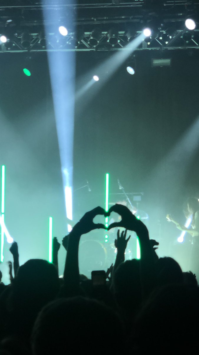 zvzasuttonnn's tweet photo. saw rks yesterday &amp; this pic is so cute omg https://t.co/fIbgoUyNoC
