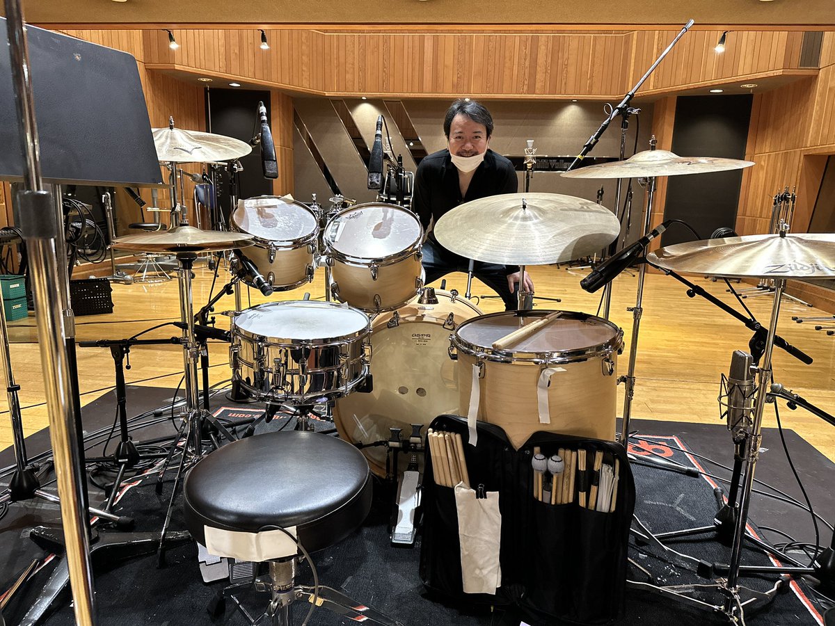 Ayumi__Miyazaki's tweet photo. いつも宮﨑屋ライブでドラムを叩いてくれている #坂本暁良 くんとレコーディング!良い音出してくれました!
ドラム録り久しぶりだから写真撮りまくって、そんで焼肉に行ったらまた食べすぎて、やっぱり誰も止められない宮﨑屋バンドなのであります。
#drumrecording #soundvalley
#recordingstudio https://t.co/9ZlWTAmCqN