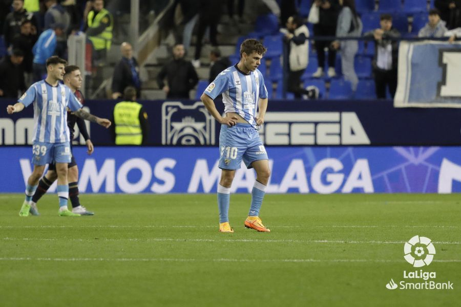 Jugadores que han recibido más faltas en Liga 22-23 (Primera + Segunda):

95 | Febas
88 | Vinicius
69 | Isi Palazón
67 | M. Fuster
63 | Arnaiz
62 | Dani Raba
60 | Robertone
57 | Enes Ünal
57 | Nwakali
57 | Borja Valle

📊 <a href="/BeSoccer_Pro/">BeSoccerPro</a>