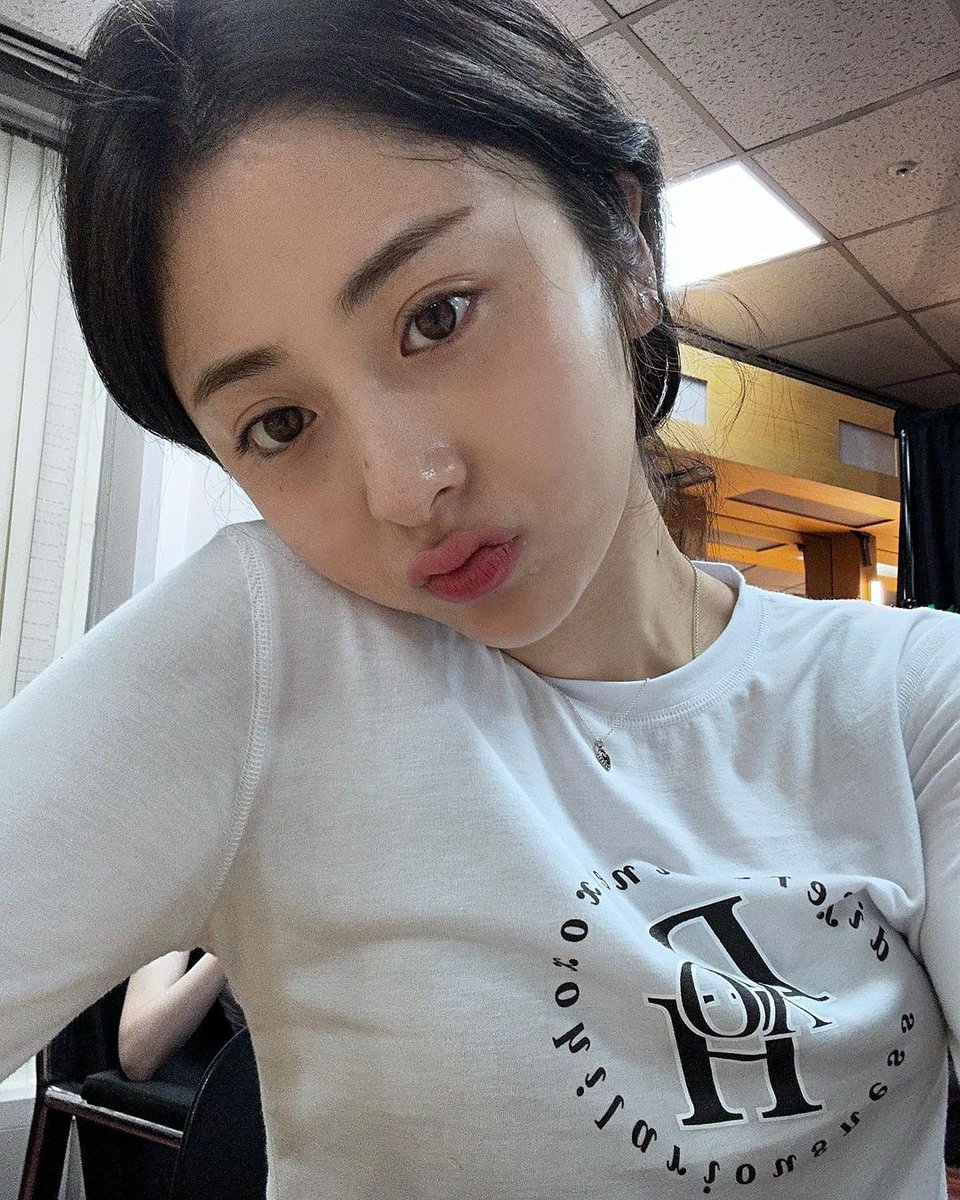 Yurrjin's tweet photo. As Yunjin stepped off the stage, she felt a sense of euphoria wash over her. The experience had been nothing short of magical, a true fairytale come to life. She knew that she would always cherish the memory of FEARNADA, a moment of pure joy and that had captured her heart. https://t.co/JaIasNGpa2