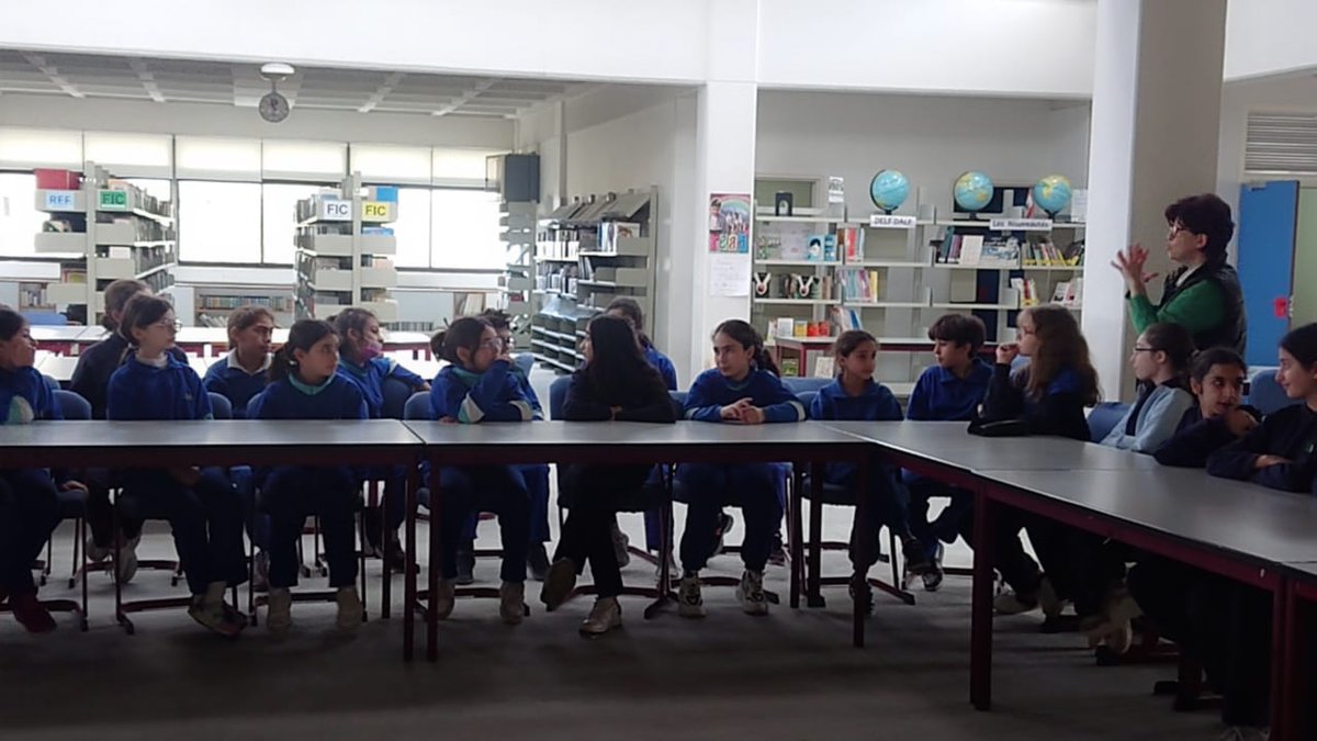 RhhsCollegeFR's tweet photo. Dans le cadre des activités du mois de la francophonie, les élèves de la CM1 et la 6ème ont lu la nouvelle "la rentrée". Une rencontre a eu lieu à la médiathèque durant laquelle les enfants ont abordé plusieurs problématiques. @RHHS_Saida  @RHHSInterD https://t.co/SUPMmqg0EV