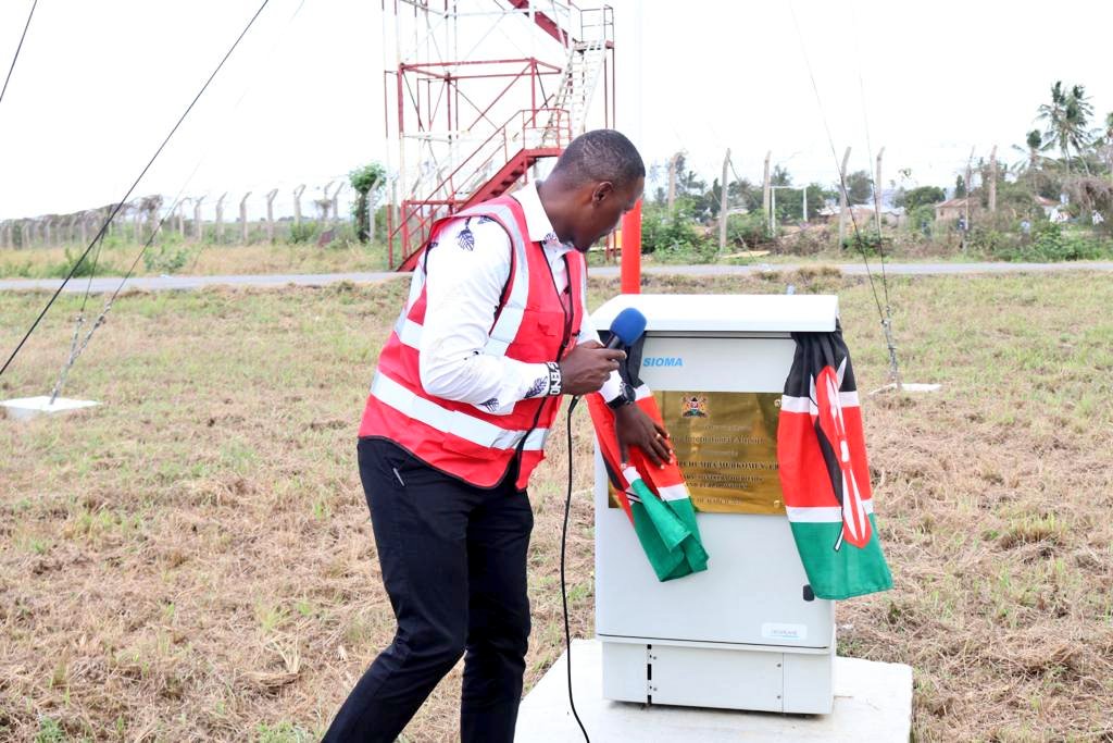 EnviClimateC_Ke's tweet photo. @EnviClimateC_Ke PS @Eng_F_Ngeno also commissioned the Automatic Weather Observing System (AWOS) on behalf of @TransportKE CS @kipmurkomen. AWOS provides continuous, real time information and reports on airport weather conditions #MeteorologicalDay #WeatherClimateWater https://t.co/h9lU7ZYnb9