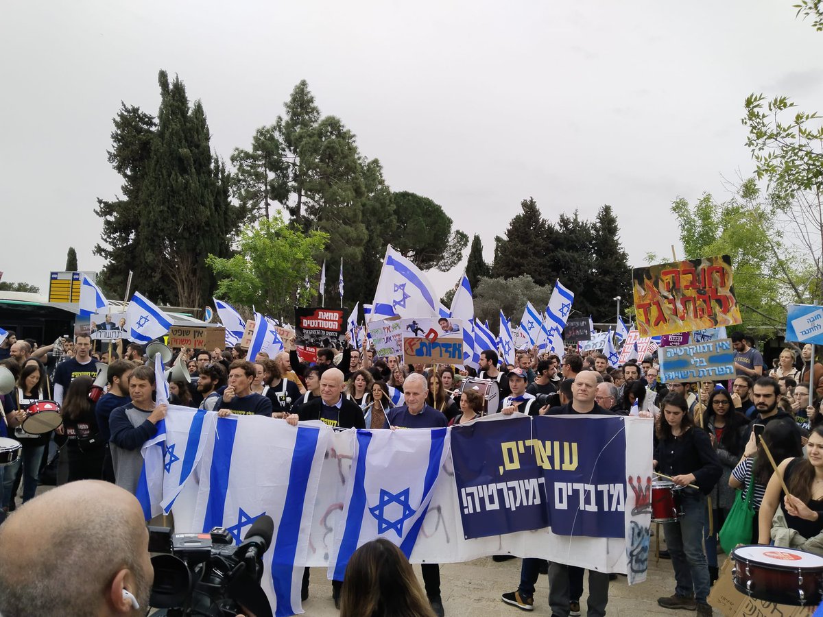 הנהלת האוניברסיטה העברית - הנשיא, הרקטור והדיקנים - בראש הצעדה של האוניברסיטה העברית
📷 נילי מור