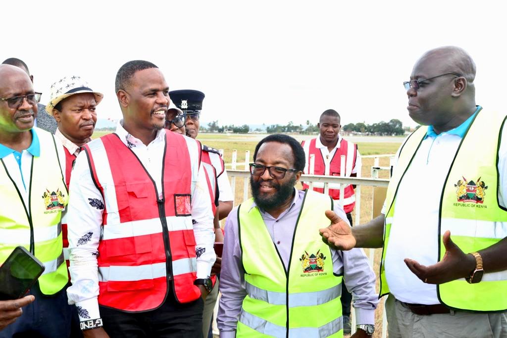EnviClimateC_Ke's tweet photo. @EnviClimateC_Ke PS @Eng_F_Ngeno also commissioned the Automatic Weather Observing System (AWOS) on behalf of @TransportKE CS @kipmurkomen. AWOS provides continuous, real time information and reports on airport weather conditions #MeteorologicalDay #WeatherClimateWater https://t.co/h9lU7ZYnb9