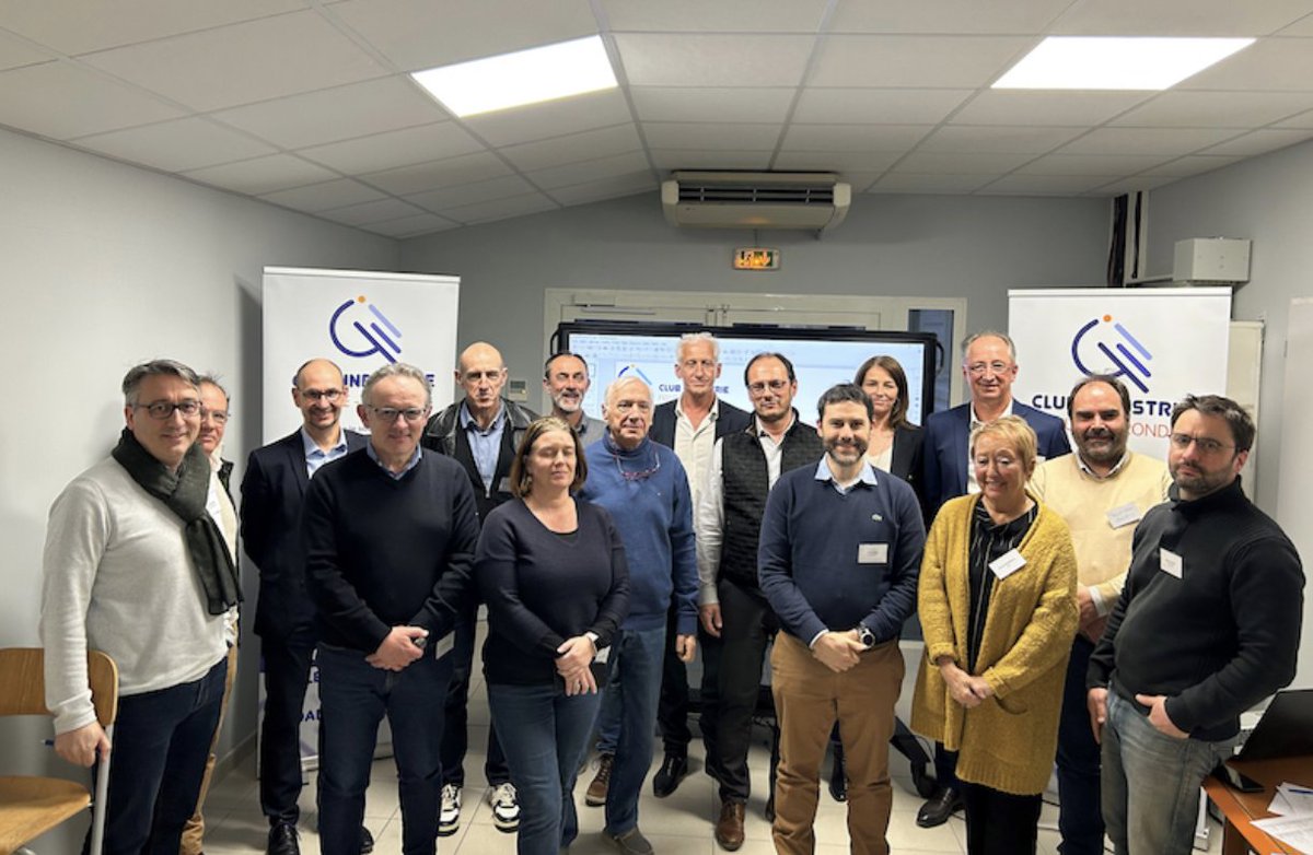 ecom_news's tweet photo. 🙌🏼#HauteGironde : Le Club Industrie va organiser des #jobdatings pour les élèves des collèges et lycées du territoire. 40% des jeunes de terminale, #CAP et #BacPro, ne poursuivant pas leurs #etudes. Explications https://t.co/h34e2QF9rI @CCIBdxGironde @cvsi_ea #formation https://t.co/ND0OkttOw1