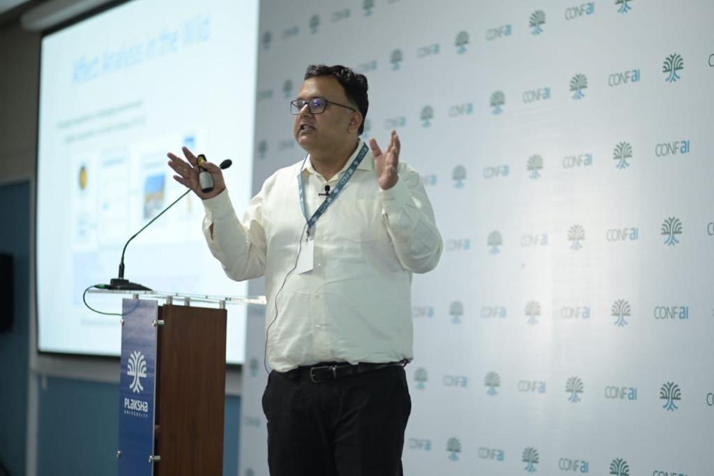 PlakshaUniv's tweet photo. #ConfAI
Emotion-Aware AI
Dr @abhinavdhall, Asso Prof @iitrpr shared his research on affect sensing & synthesis for empathetic Human-Machine Interaction and discussed role of emotions in AI. He emphasised its use in health industry & consequent ethical concerns that could arise. https://t.co/ALQfkspBgF