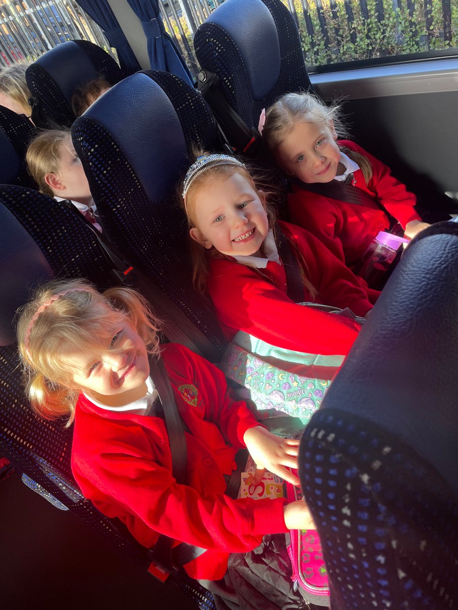Hazel_Yacademy's tweet photo. Off we go to Magna as part of our learning on materials &amp; structures 👨‍🔬👩‍🔬 https://t.co/KUqsfcIU6O