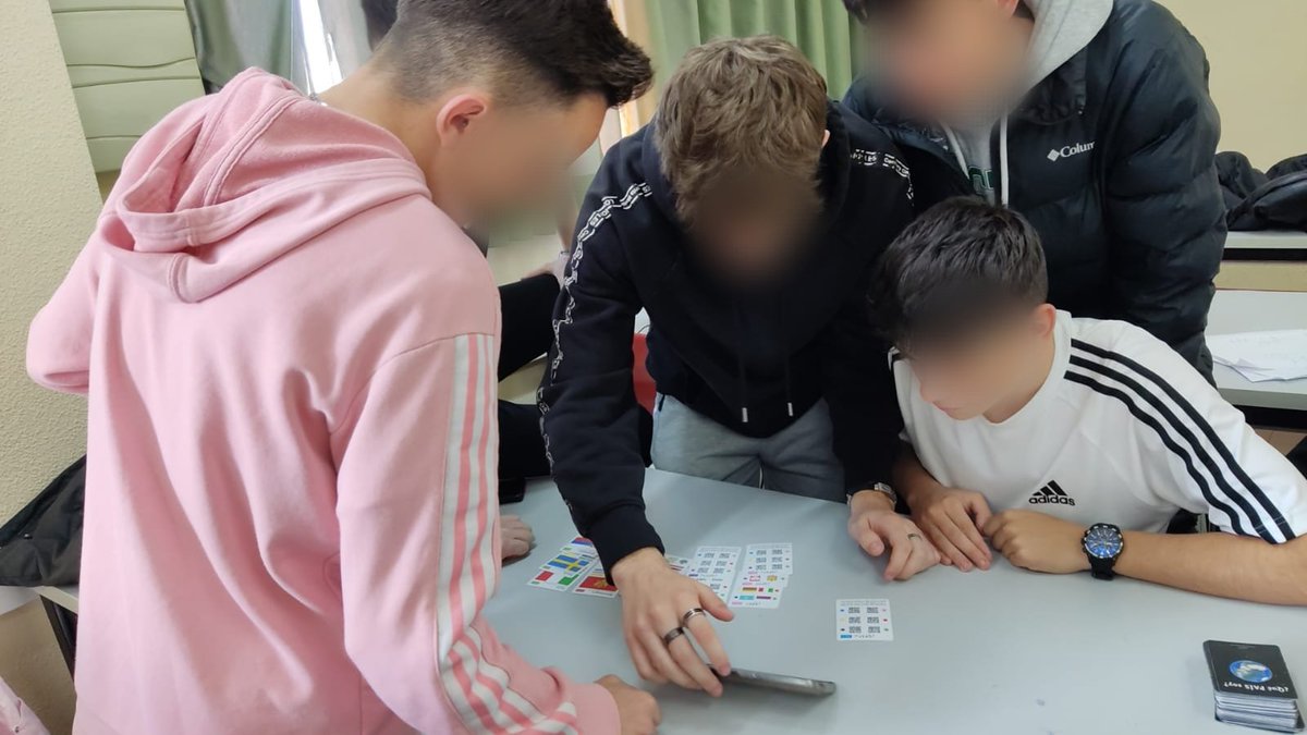 Jugando, divirtiéndose y aprendiendo con ¿Qué País Soy?  #gamificación #juegosdemesa