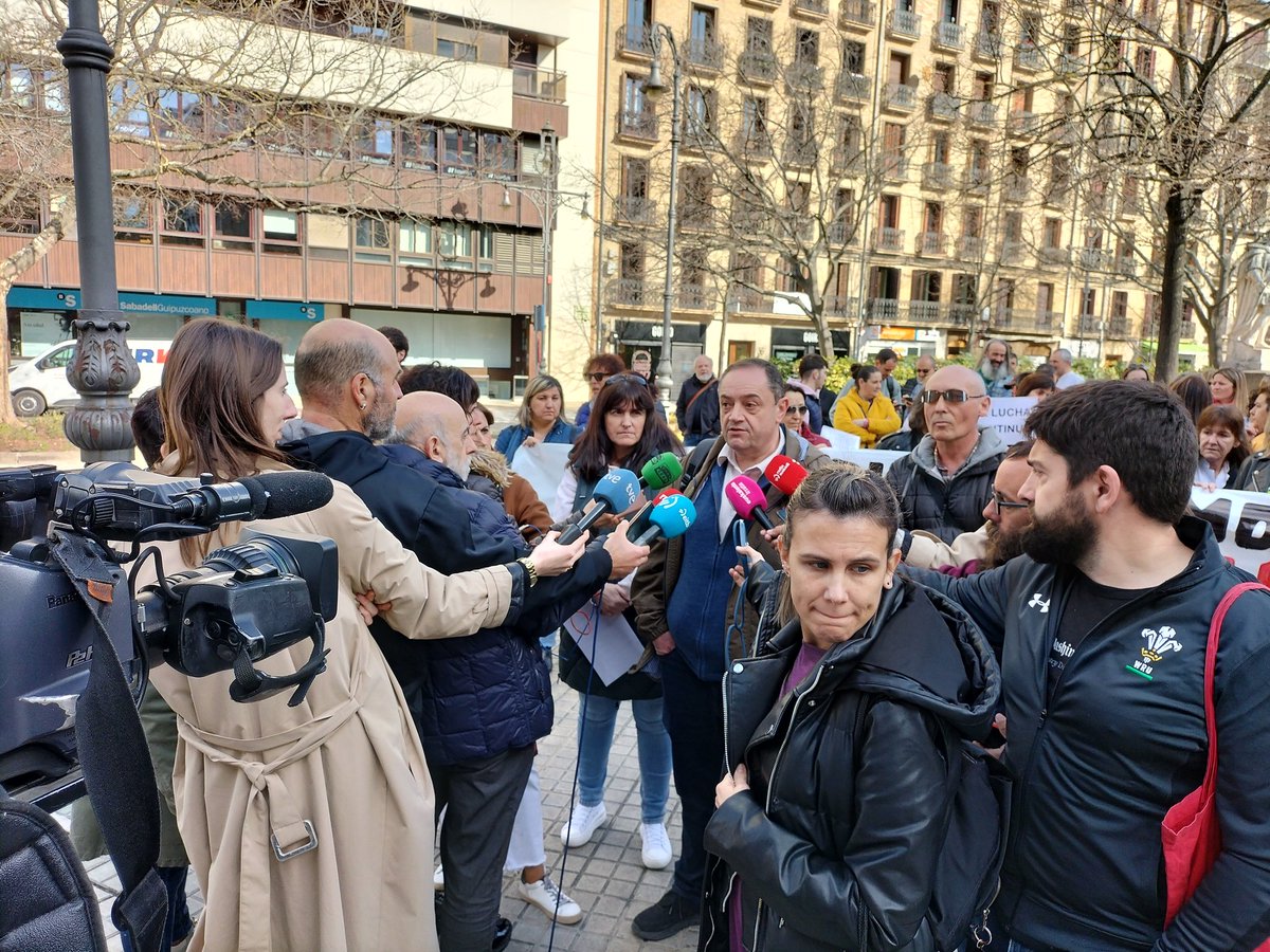 pablonafarroa's tweet photo. El acuerdo entre el Gobierno de Navarra, LAB y UGT para el personal de Osasunbidea no supone ninguna mejora real de las condiciones de la plantilla... Está lleno de vaguedades y el mismo solo se explica por la falta de autonomía de los sindicatos firmantes 
#DenokGaraOsasunbidea https://t.co/ZDIIeSQafK