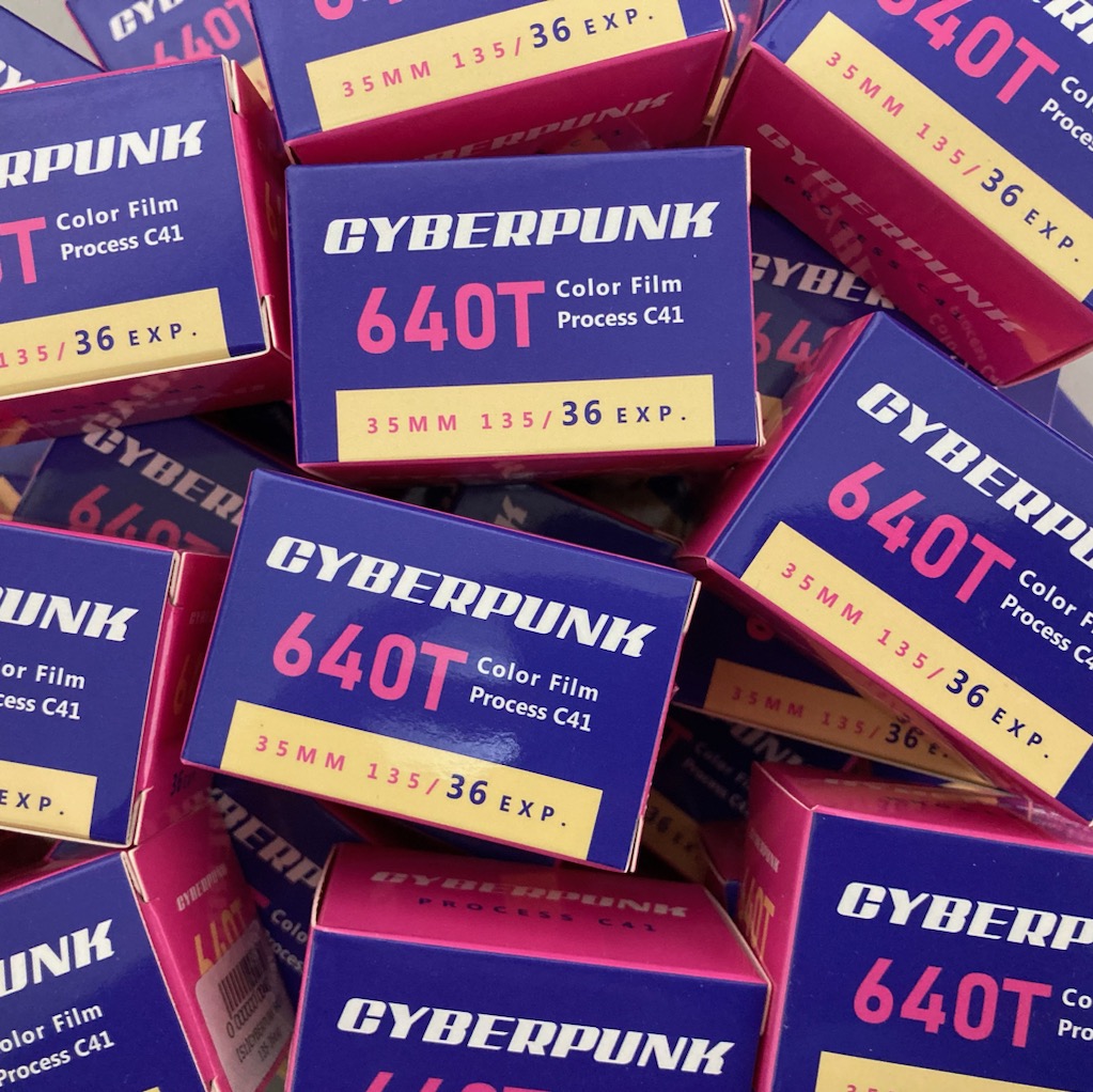 champcamera's tweet photo. ＼#フィルム 再入荷！／

大人気で品薄状態が続いておりました #カラーネガ 
『CYBERPUNK 640T 135-36exp』
再入荷！！チャンプカメラ各店に入荷いたします！！

#CYBERPUNK640T #ISO640 https://t.co/aka2BJKJ4j
