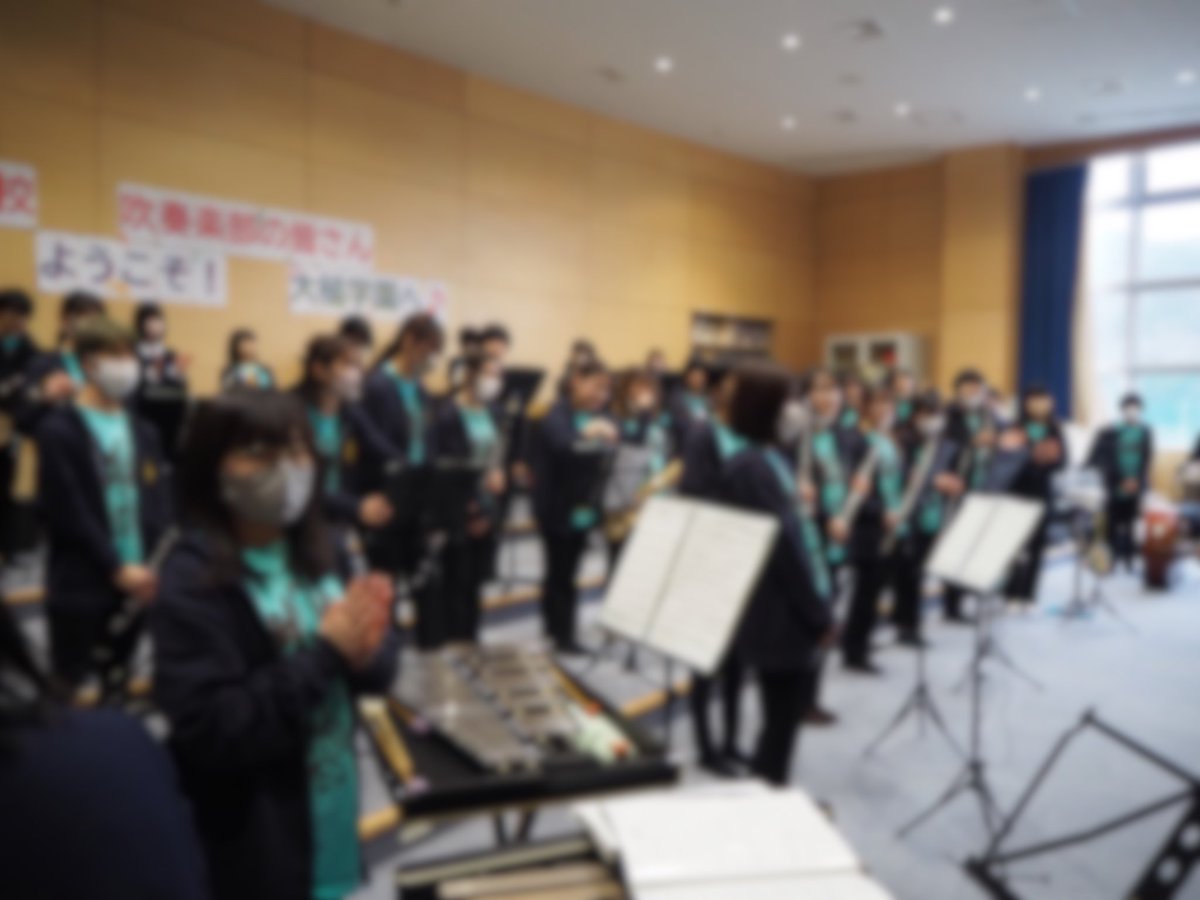 k75kisui's tweet photo. さらに！大槌高校、大槌学園中学のみなさんと一緒に演奏させていただきました🎶

大槌のみなさんが暖かく迎えてくださってすごく嬉しかったです！☺︎
ご協力くださった皆さん、演奏を聞いてくださったみなさん！本当にありがとうございました！！

合同練習の写真と、本番の写真です📷 https://t.co/JqOQ6Oo89N