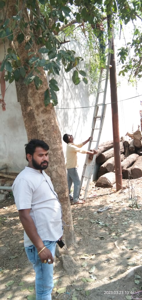 जनपद बांदा के सबस्टेशन तुलसी नगर में आज संबंधित अवर अभियंता व समस्त लाइन मैन द्वारा बकाया बिल वाले उपभोक्ताओं का विधुत विक्षेदन करते हुए बकाया बिल जमा करने हेतु प्रेरित किया गया। <a href="/dvvnlhq/">Dakshinanchal Vidyut Vitran Nigam Limited</a>