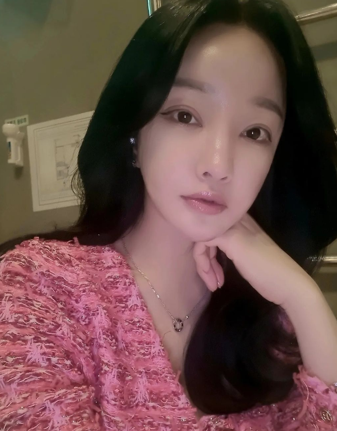 Tonyroofer's tweet photo. 즐거운 밤 되세요 😊

 #소통해요 #40대여자 https://t.co/4sOpedmM55