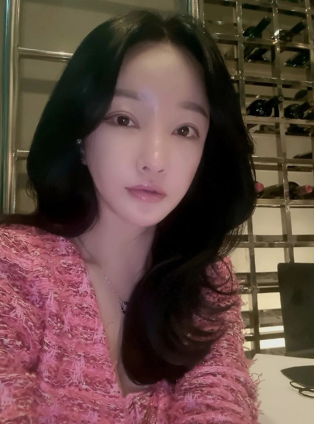 Tonyroofer's tweet photo. 즐거운 밤 되세요 😊

 #소통해요 #40대여자 https://t.co/4sOpedmM55