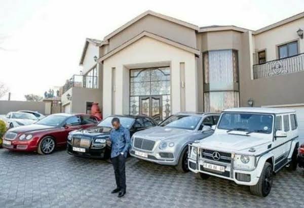 Am_Blujay's tweet image. We live in a world where our mothers and Aunts think these men bought these cars through fasting , praying and giving to church 💔