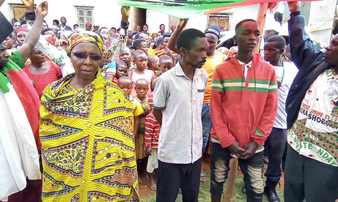 CnddFddButanyer's tweet photo. #Burundi 23/3/2023
Umutumba ni #Gasare,umutumba ugira 3 kuva mugatondo kuyu wa 4,nuwa 32/35 igize komine #Matongo,niho umunyamabanga wa @CnddFdd muntara ya #Kayanza ageze akaba aciy yakira abanywanyi bashasha 4 bavuy muri #CNL.Umutumba ugize uwa 229/262 igize intara
@R_Ndikuriyo https://t.co/C2XOaLPTXx