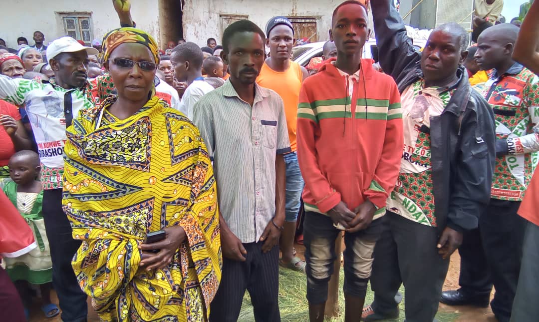 CnddFddButanyer's tweet photo. #Burundi 23/3/2023
Umutumba ni #Gasare,umutumba ugira 3 kuva mugatondo kuyu wa 4,nuwa 32/35 igize komine #Matongo,niho umunyamabanga wa @CnddFdd muntara ya #Kayanza ageze akaba aciy yakira abanywanyi bashasha 4 bavuy muri #CNL.Umutumba ugize uwa 229/262 igize intara
@R_Ndikuriyo https://t.co/C2XOaLPTXx