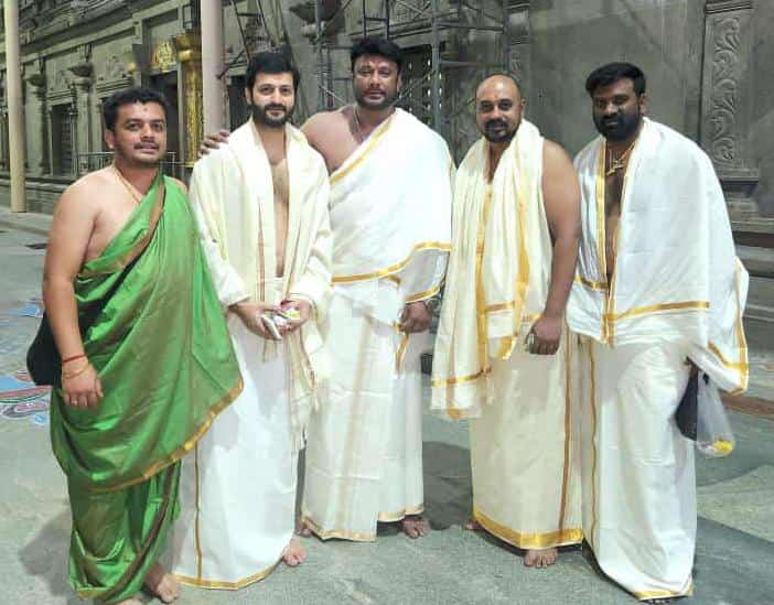sharadasrinidhi's tweet photo. . @dasadarshan spotted at #Mantralaya with frineds, seek blessings of 
Sri #RaghavendraSwamy https://t.co/dD0JxbWb5c