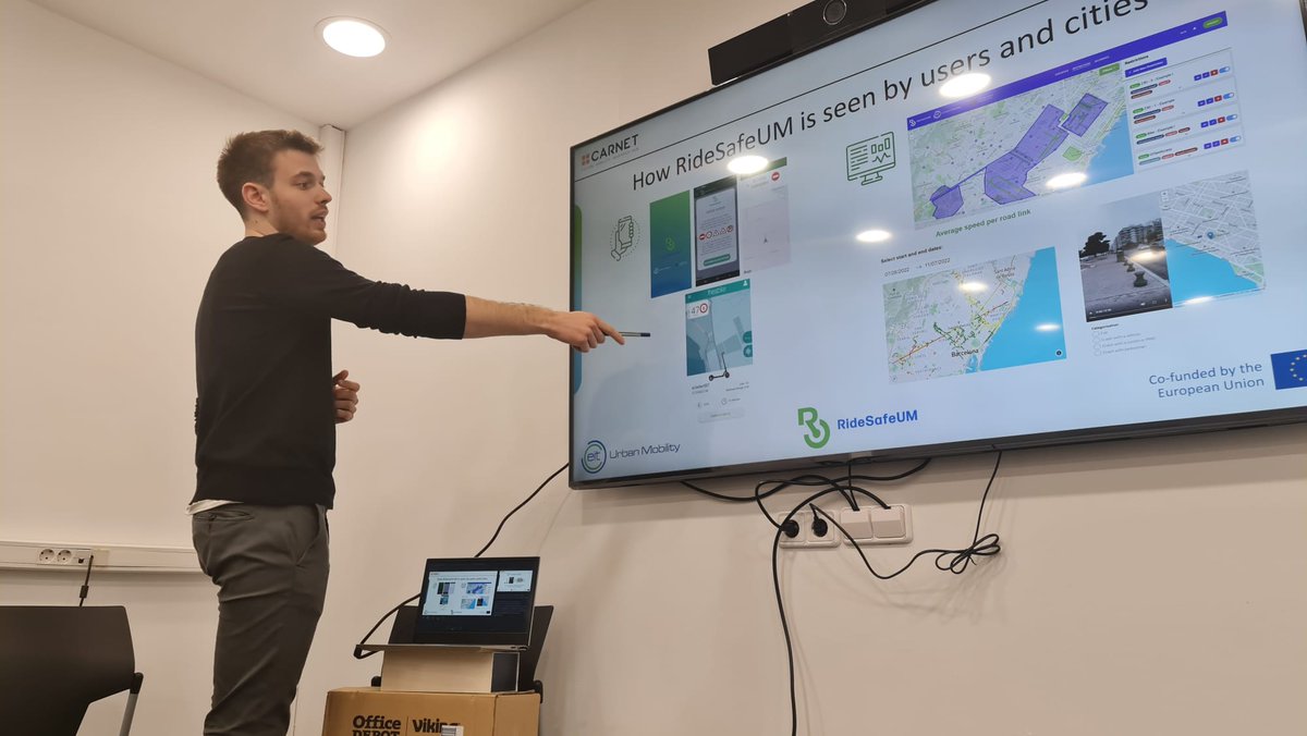 Clément Lemardelé  showed us the ONA Robot for autonomous delivery 🚚🤖📦 to improve the last mile logistics. Manel Davins explained us how <a href="/RideSafeUM/">RideSafeUM</a> provides smart safety solutions for micromobility 🛴🚴‍♀️users <a href="/carnetBCN/">CARNETBCN</a> 
⬇️