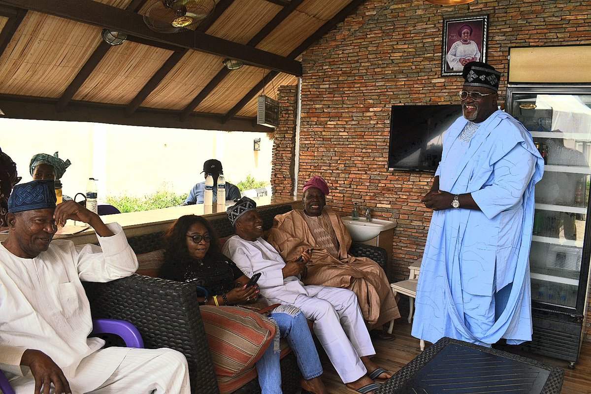 AdedejiOdidiOmo's tweet photo. continuous and sustainable development of our dear State.

Once again, Congratulations to you Sir.

@seyi_amakinde 

#ilajiresort 
#ibadannorthwest 
#ibadansouthwest 
#odidi4secondterm 
#odidiomo https://t.co/v3gBykcj3J