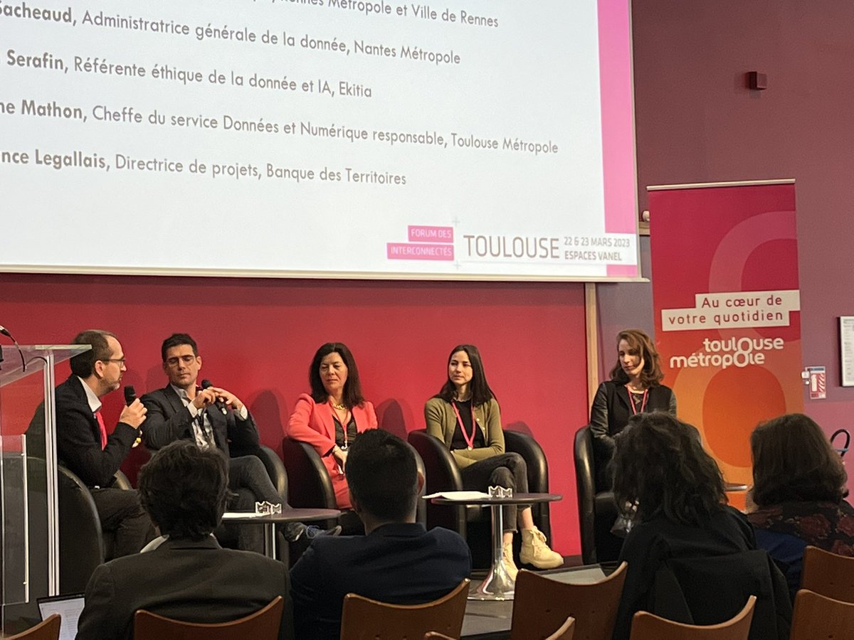 opendata_fr's tweet photo. Le guide de la charte de la #donnee, une initiative @INTERCOnnectes menée en partenariat avec des Territoires français et francophones, des experts de la donnée : une volonté de se saisir politiquement, éthiquement et stratégiquement de la #data #dataencommun #dataensemble https://t.co/6on8wMQ58W