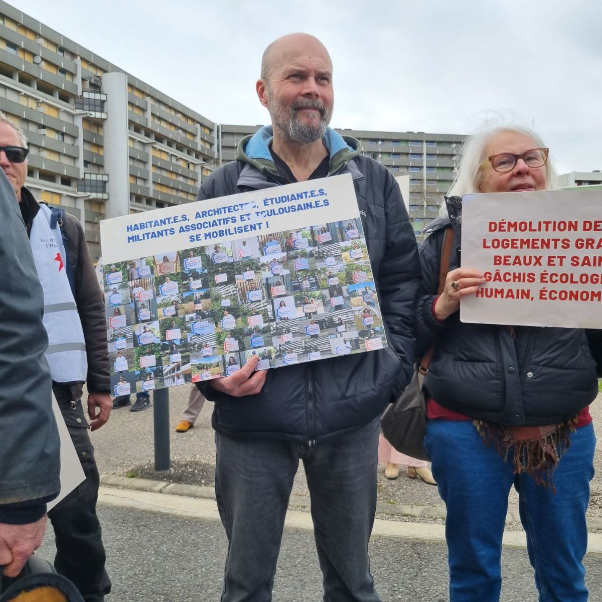🏗 Début des travaux de démolition à l'immeuble Gluck alors que des locataires sont toujours en place.
Face à ces méthodes brutales et indignes, les habitantEs se mobilisent.
💪 Soutien à elles et eux