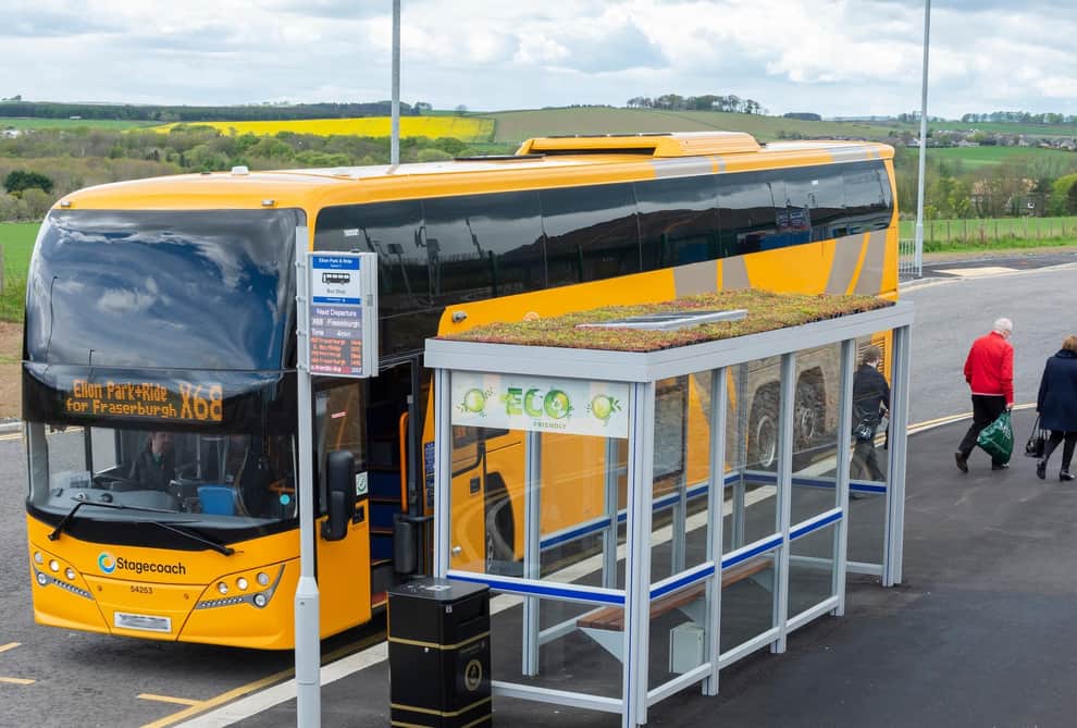 PaperCast_net's tweet photo. Together with @PindarCreative, we are seeing growing demand for technology that encourages sustainable travel across the UK. Find out about some of our recent e-paper passenger information projects: https://t.co/vgxz6AQvBF #EPaper #PassengerInformation #PublicTransport #Green https://t.co/Jxxq6yND5R