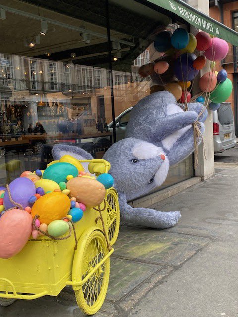 9hertfordstreet's tweet photo. We adore this Easter display at our favourite wine store, Hedonism Wines! 🐰

  📸 © Aude Gimonet

#easter #easterinlondon #easterdisplay #easterbunny #eastershopfronts #londonshops #londonshopfronts #londonwindowdisplays #hedonismwines #mayfair #london #selfcatering https://t.co/a1A5Xva2b8