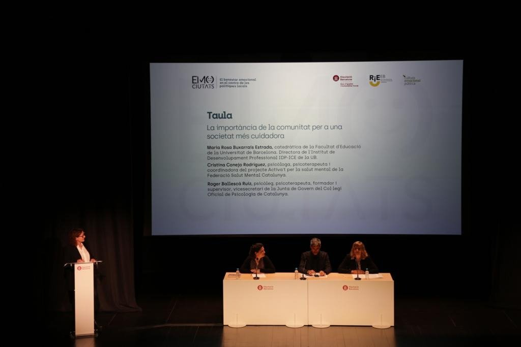 socialdiba's tweet photo. Continuem la #JornadaEmoCiutatsDiba amb una taula en què abordarem “La importància de la comunitat per a una societat més cuidadora" amb Cristina Conejo @SalutMentalCat,  @mrosabuxarrais,  i @RogerBallesca. https://t.co/QEgTl6VmJJ