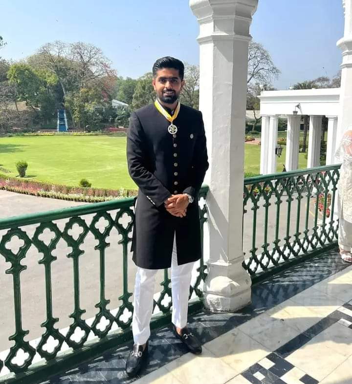 Babar Azam, The Youngest Cricketer of Pakistan to Receive Sitara e Imtiaz 🎖️
#BabarAzam #KingBabar #SitaraEImtiaz